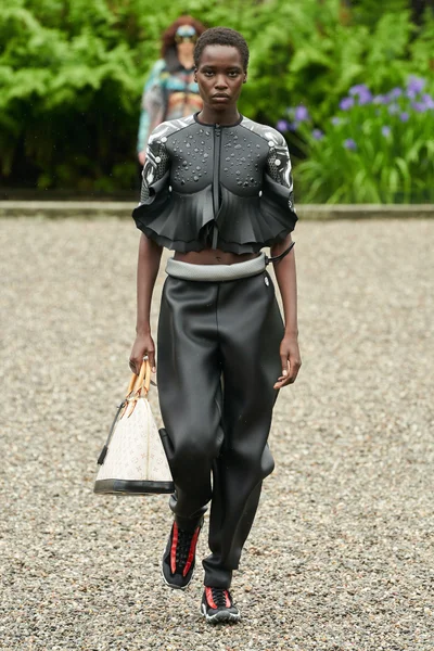 Look 3